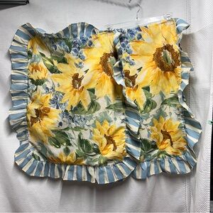 Source Unknown Yellow and‎ Green Sunflower Pillow